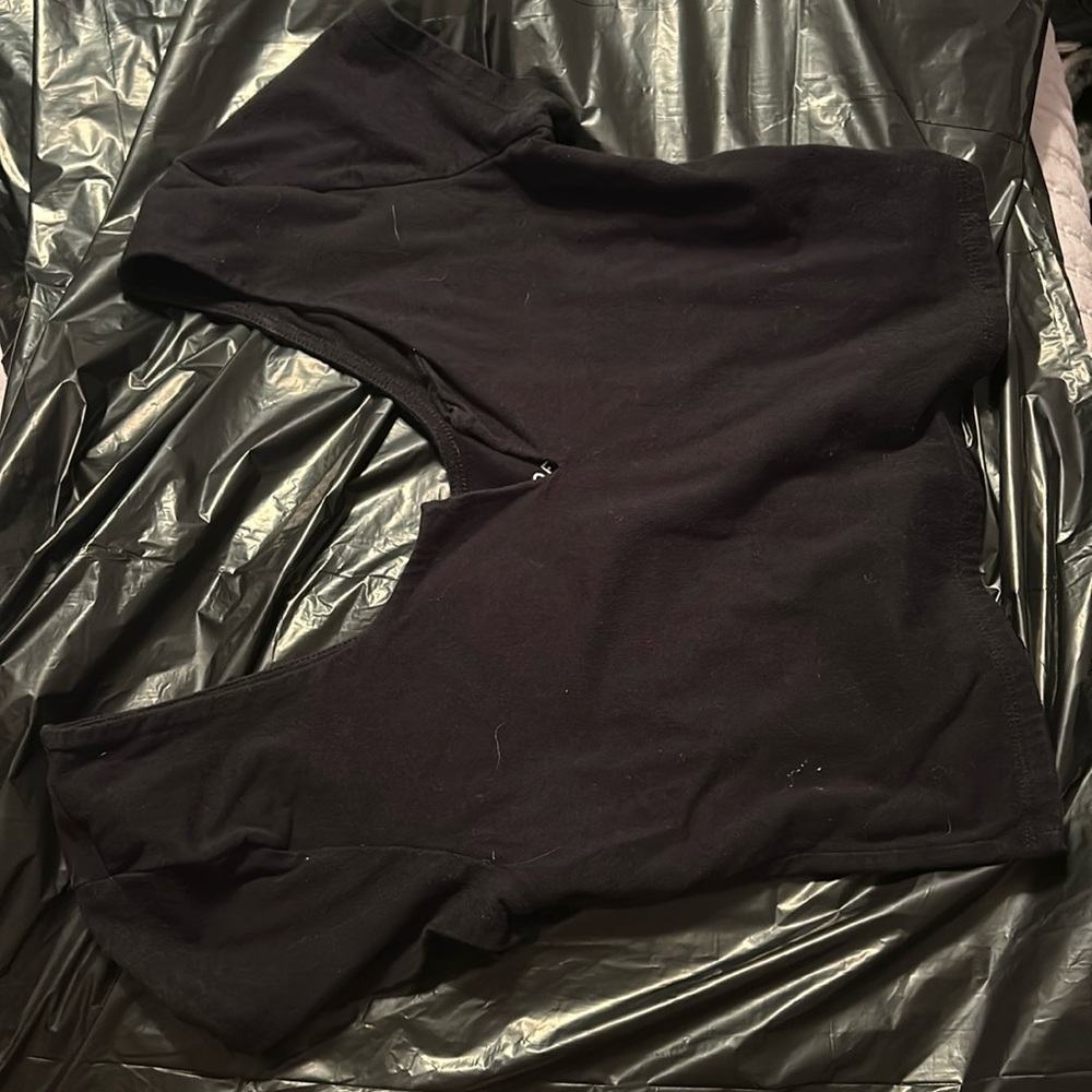 Black cropped baby tee